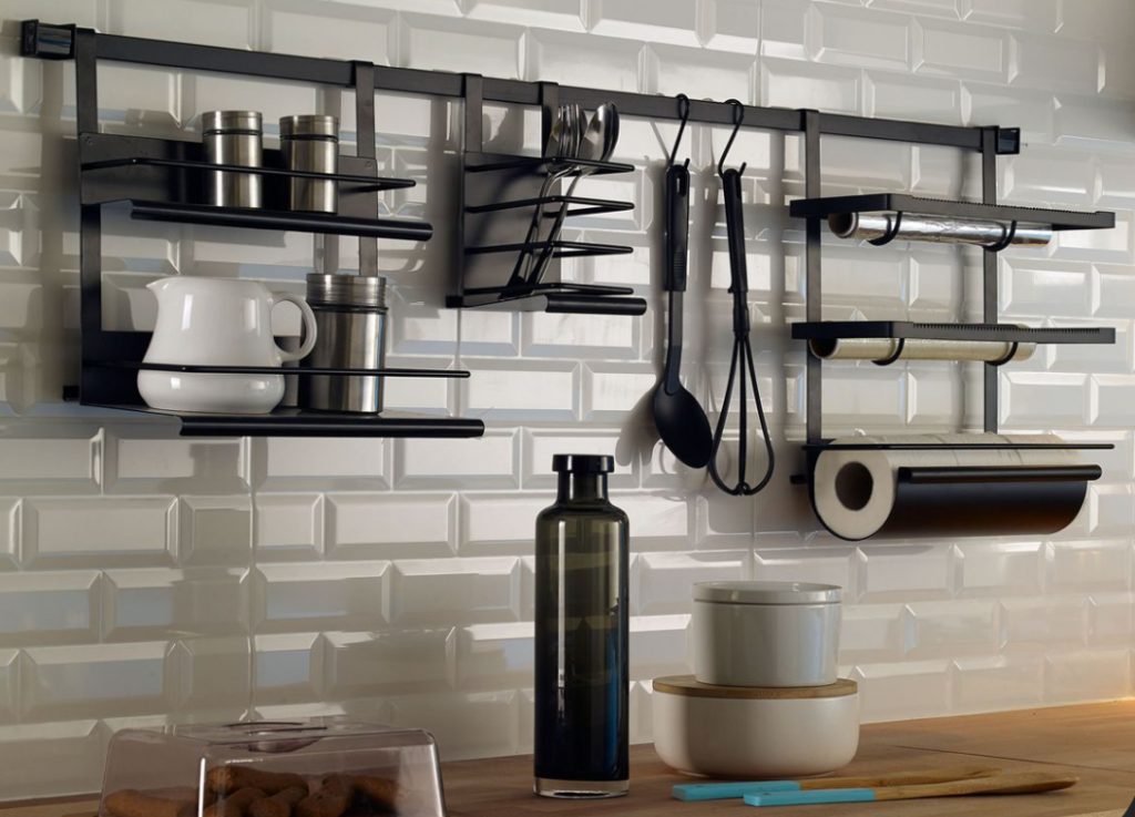 Why do you need railings in the kitchen and how to use them correctly IQ Kitchens works