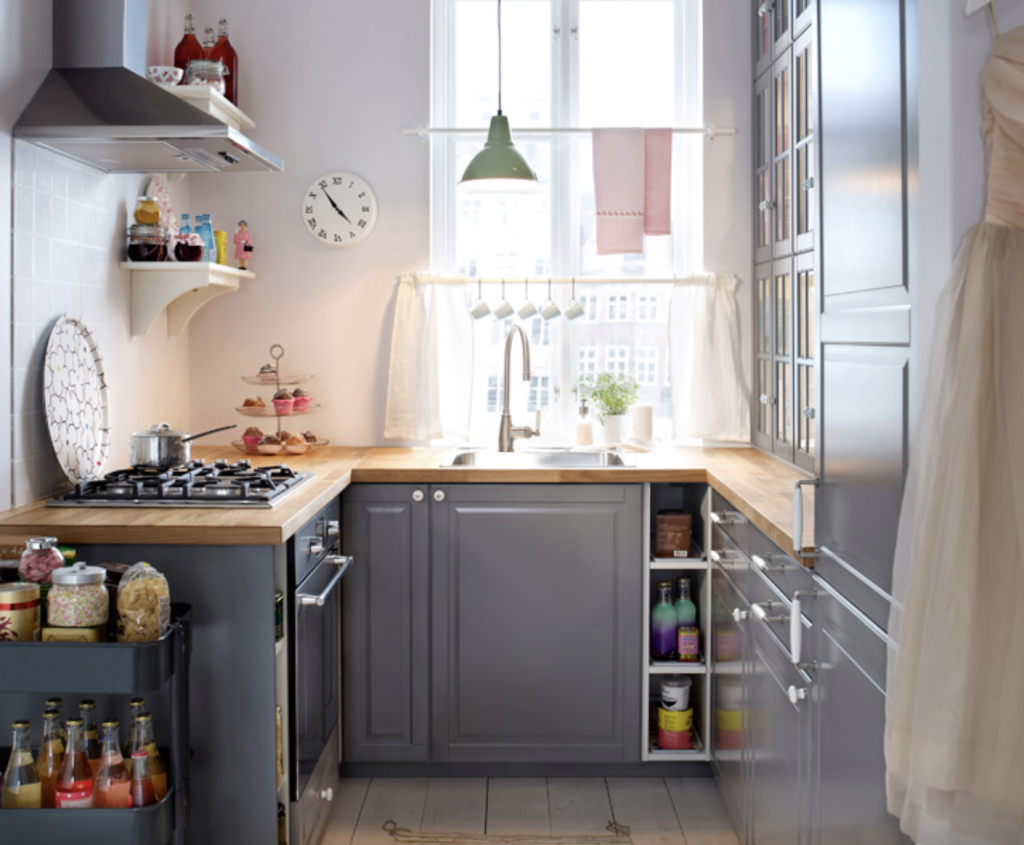 What is better, a ready kitchen or an individual order? IQ Kitchens works