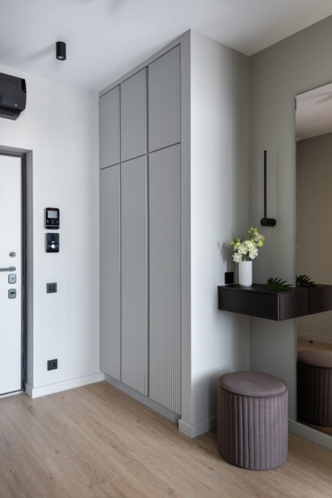 Why spanish houses   don't  have an entrance area/hallways with furniture? IQ Kitchens works
