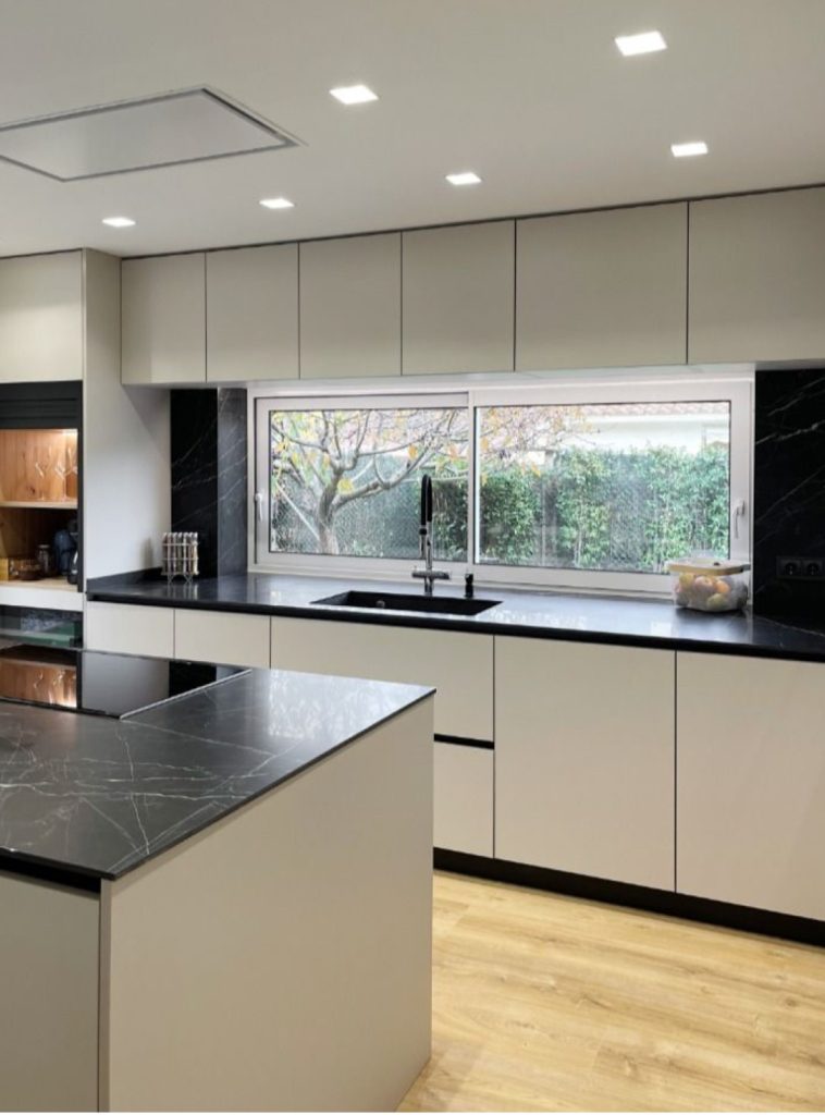 Modern Kitchens: Ideas and Solutions from Spain/Alicante IQ Kitchens works