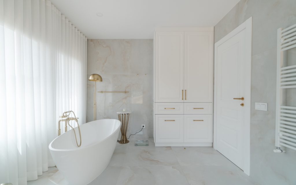 MOVIE OF OUR NEW DONE FURNITURE FOR THE BATHROOM IQ Kitchens works