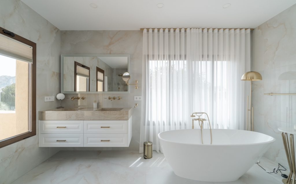 MOVIE OF OUR NEW DONE FURNITURE FOR THE BATHROOM IQ Kitchens works