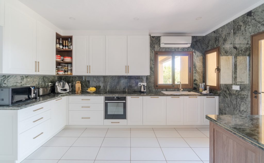 Welcome to our showroom / San Miguel IQ Kitchens works