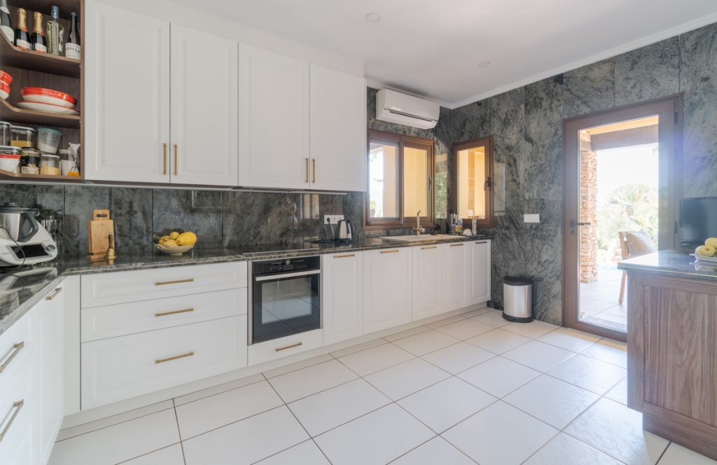 IQ Kitchens Completes Exquisite Project: A Classic White Kitchen IQ Kitchens works