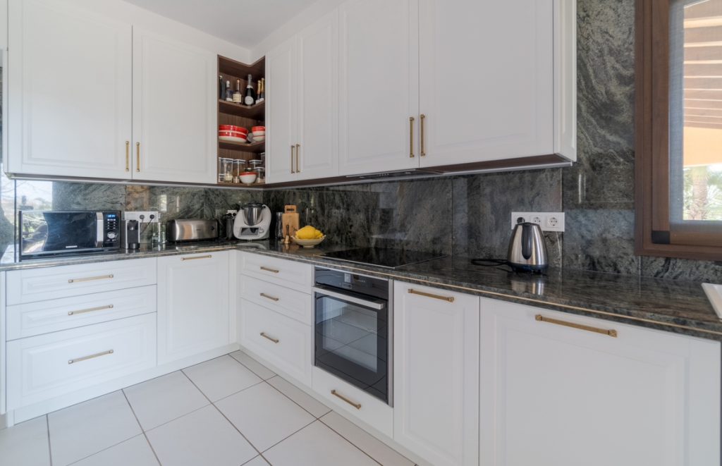 IQ Kitchens Completes Exquisite Project: A Classic White Kitchen IQ Kitchens works
