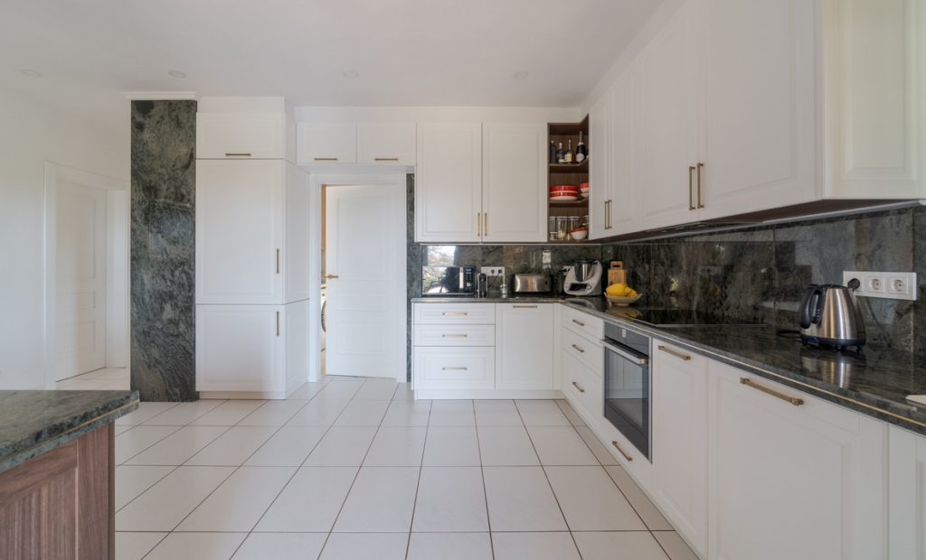 IQ Kitchens Completes Exquisite Project: A Classic White Kitchen IQ Kitchens works