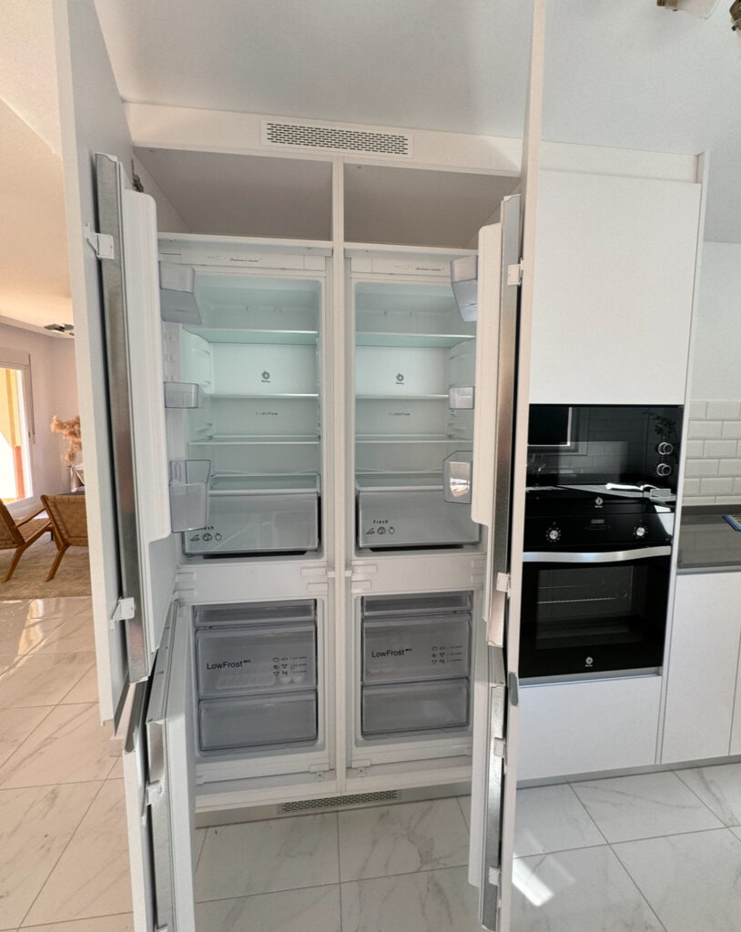 Modern Design in Orihuela Costa: IQ Kitchens Installs a Stylish White Kitchen Recently IQ Kitchens works