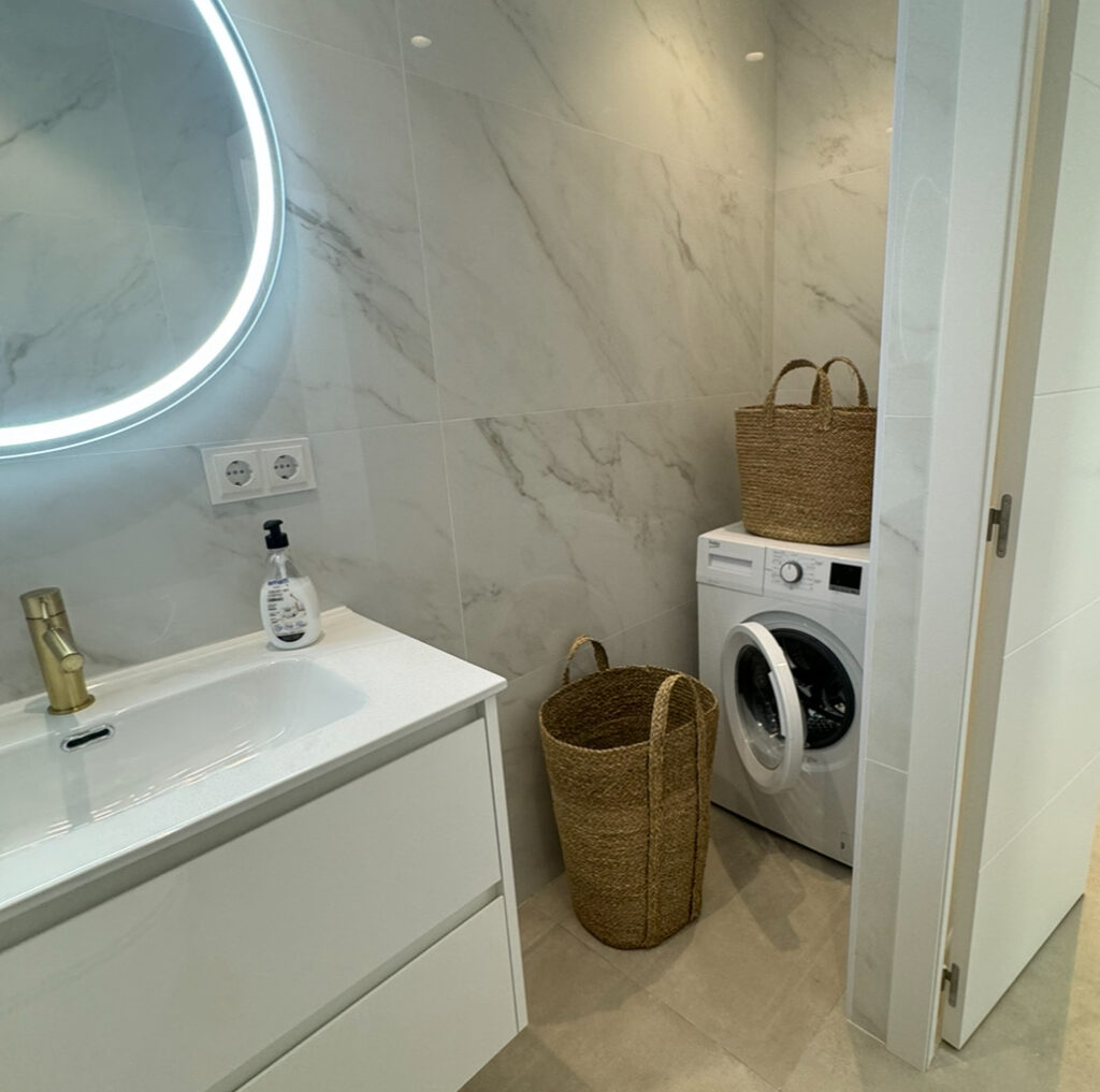 Transform your bathroom with a bespoke vanity unit from IQ Kitchens IQ Kitchens works