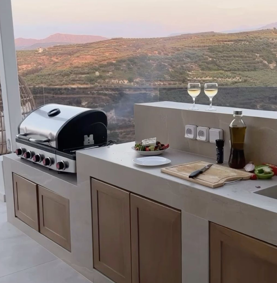 IQ Kitchens: outdoor terrace kitchens – practical elegance for your spanish home IQ Kitchens works
