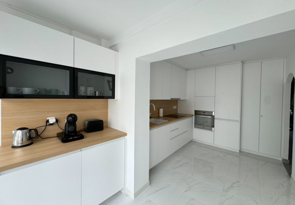 Crafting perfection: a stylish white kitchen for a second home IQ Kitchens works