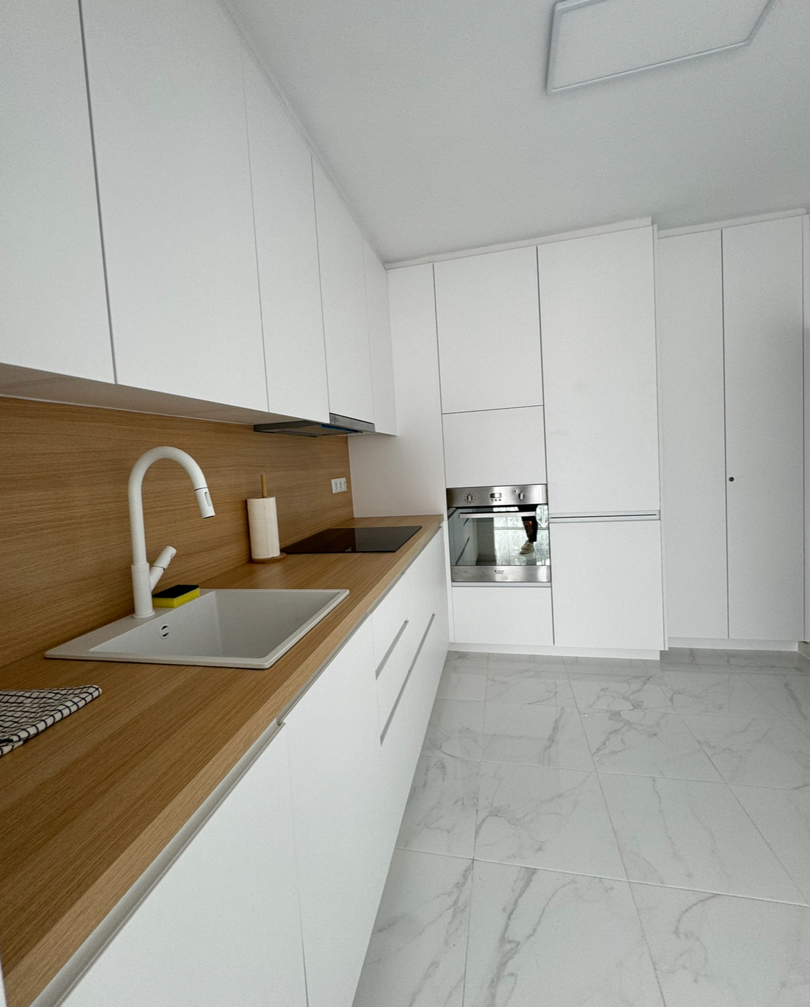 Crafting perfection: a stylish white kitchen for a second home IQ Kitchens works