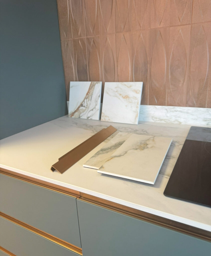 Visit the IQ Kitchens showroom in San Miguel de Salinas for ordering a dream-kitchen IQ Kitchens works
