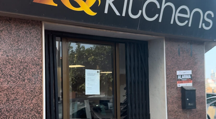 Visit the IQ Kitchens showroom in San Miguel de Salinas for ordering a dream-kitchen IQ Kitchens works