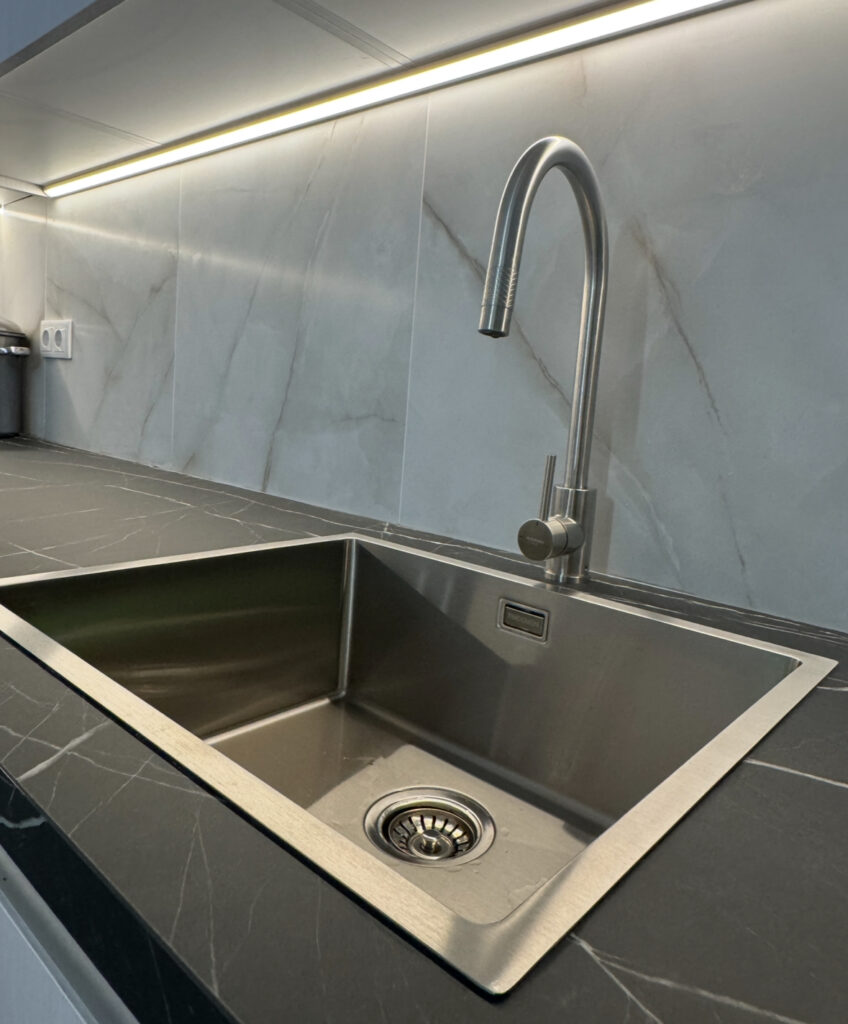 A new kitchen - a new review / Algofra IQ Kitchens works