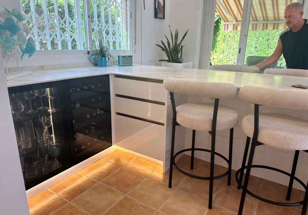 Before & After: A Modern Kitchen  in Cabo Roig IQ Kitchens works