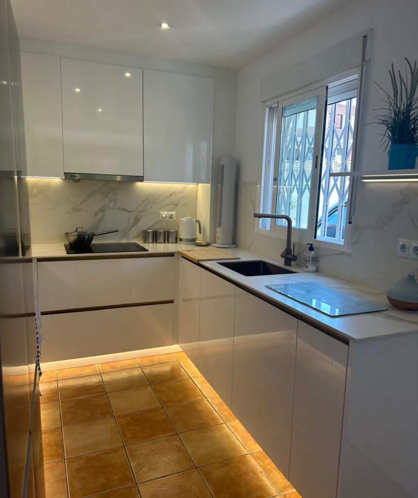 Before & After: A Modern Kitchen  in Cabo Roig IQ Kitchens works