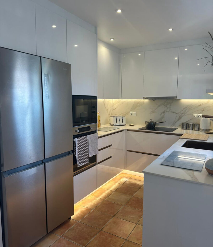 Before & After: A Modern Kitchen  in Cabo Roig IQ Kitchens works