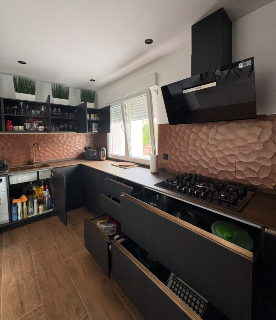 Black Kitchen in San Miguel / Spain IQ Kitchens works