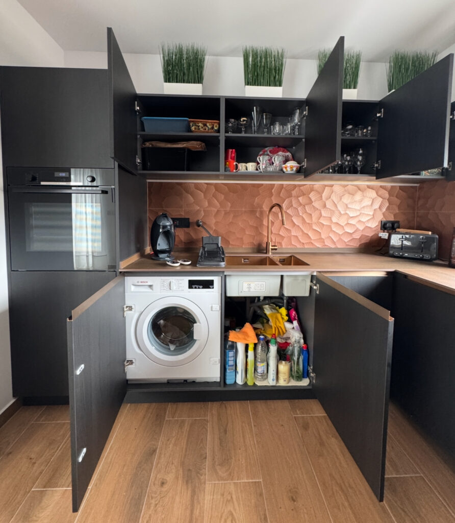 Black Kitchen in San Miguel / Spain IQ Kitchens works