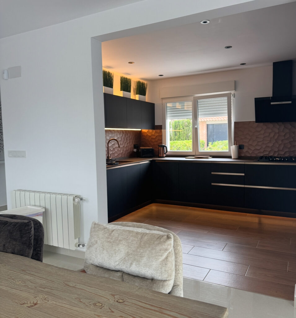 Black Kitchen in San Miguel / Spain IQ Kitchens works