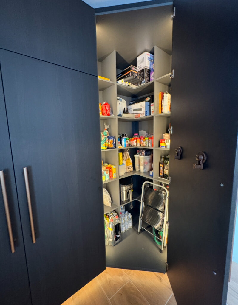 Black Kitchen in San Miguel / Spain IQ Kitchens works