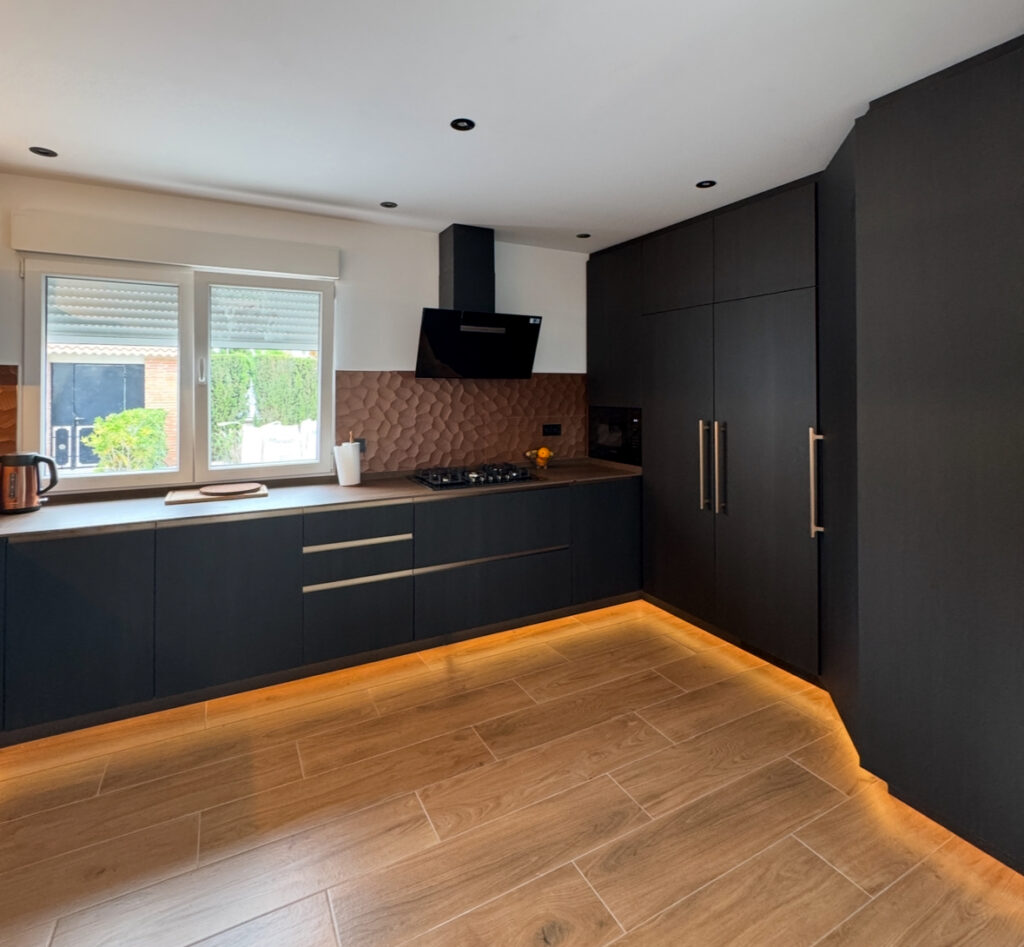 Black Kitchen in San Miguel / Spain IQ Kitchens works